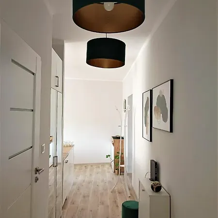 Szmaragdowy Przy Ulicy Opolskiej タルノフスキェ・グルィ