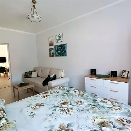 Szmaragdowy Przy Ulicy Opolskiej Apartamento *