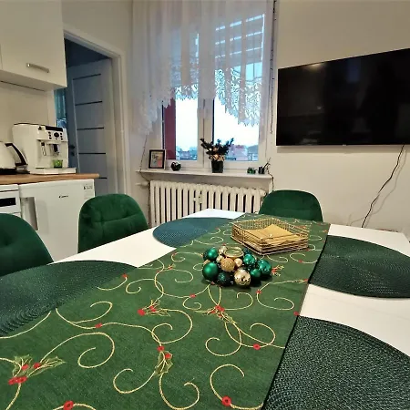 アパート Szmaragdowy Przy Ulicy Opolskiej タルノフスキェ・グルィ