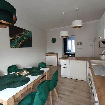 Szmaragdowy Przy Ulicy Opolskiej アパート *