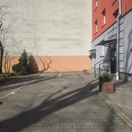 Szmaragdowy Przy Ulicy Opolskiej アパート